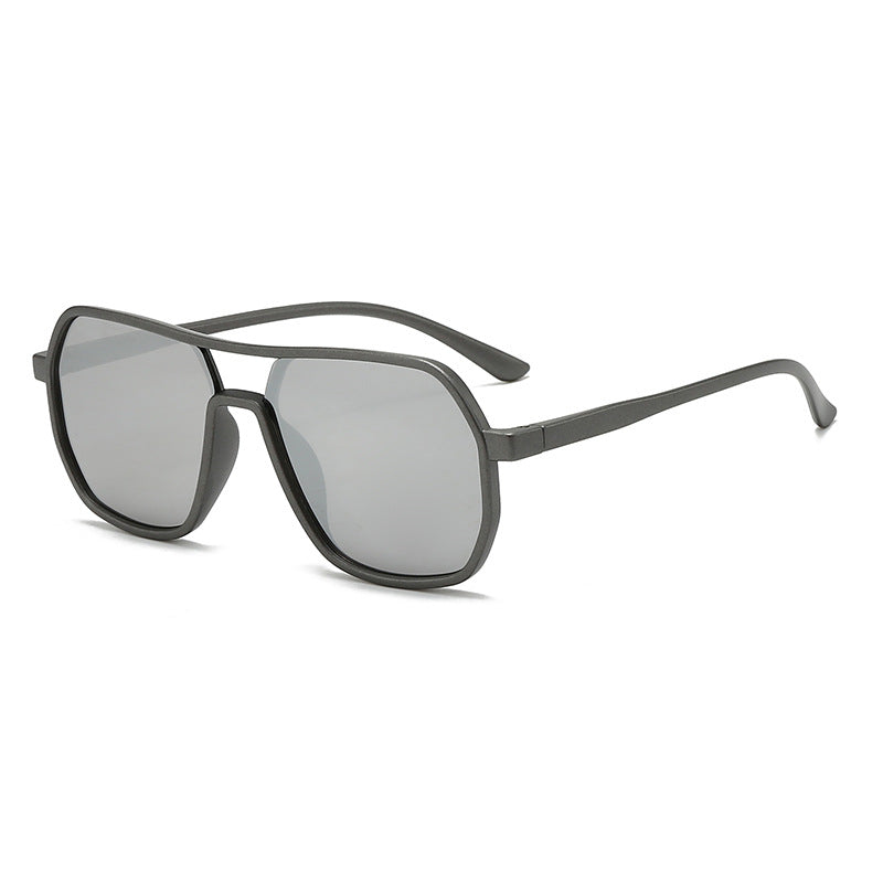 Dame trendy oversized solbriller i moderne design Skanto