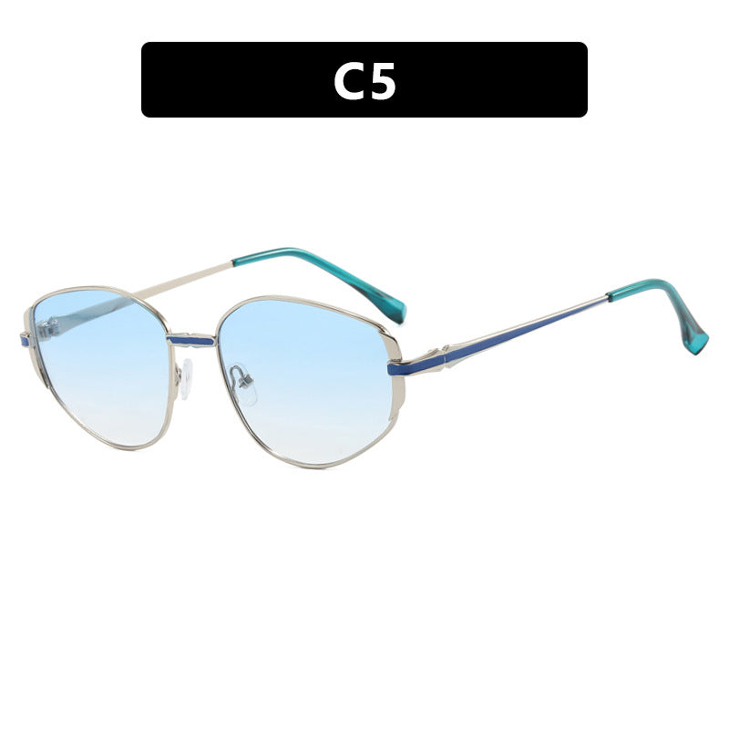 Dame moderne geometrisk solbrille med stilfull metallramme Skanto