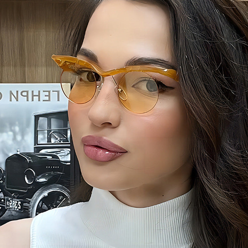 Damer futuristisk solbrille med buet ramme og polariserte linser Skanto