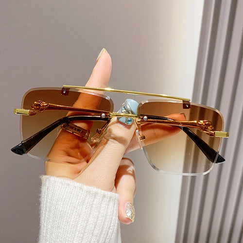 Dame Designer-briller med elegant gullramme og transparente glass Skanto