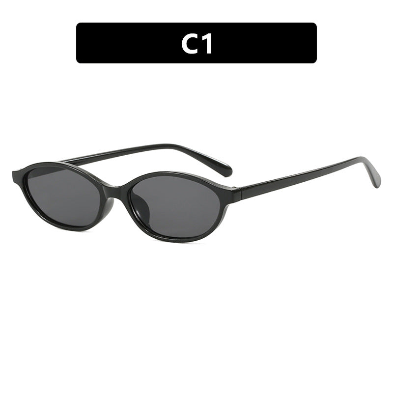 Dame moteriktig solbrille med elegant oval ramme og UV-beskyttelse Skanto