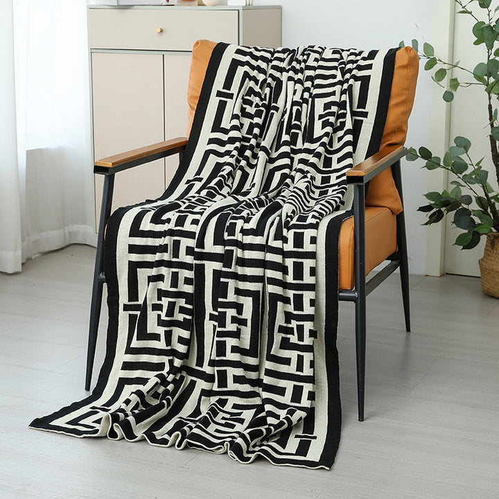 Kvinnens dekorative komfortteppe i moderne geometrisk design Skanto