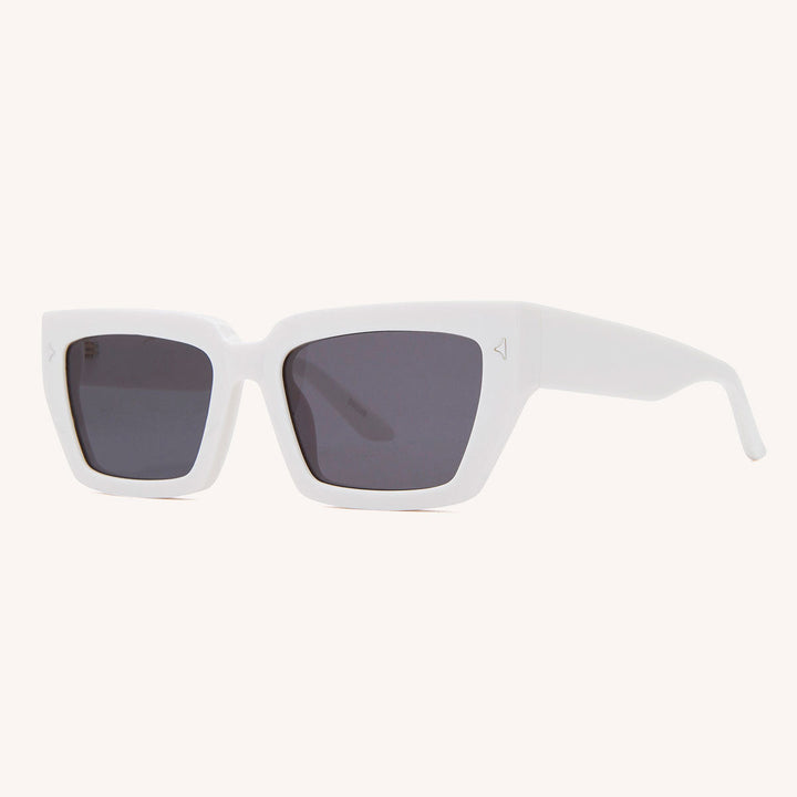 Damer fashionable solbriller i trendy, elegant design Skanto