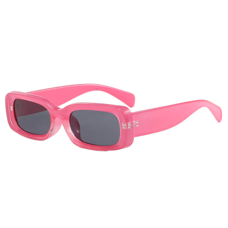 Dame stilig designer solbrille med moderne, rektangulær ramme Skanto