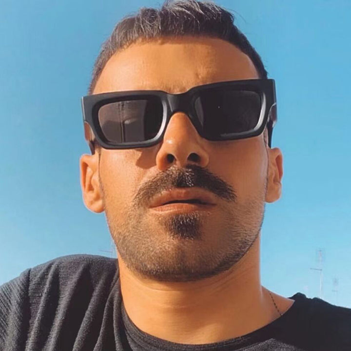 Damer moteriktig rektangulær solbrille med bred ramme og beskyttende UV-filter Skanto