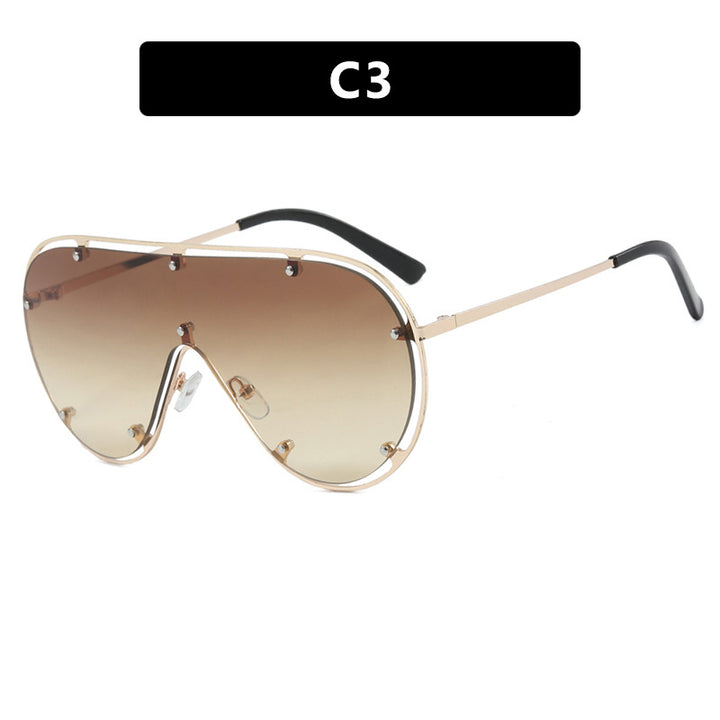 Dame moteriktig oversized solbrille i stilig retro-design Skanto