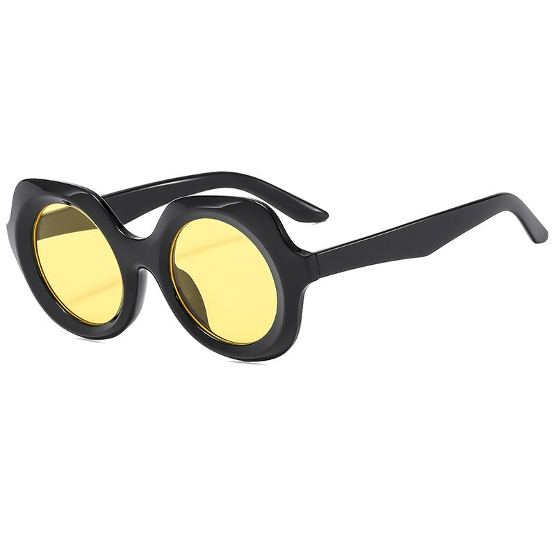Dame oversized solbriller med stilige, buede rammer Skanto