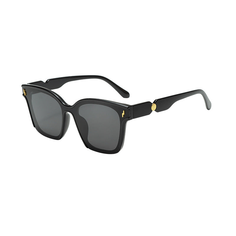 Dame Stilig solbrille med stilramme Skanto
