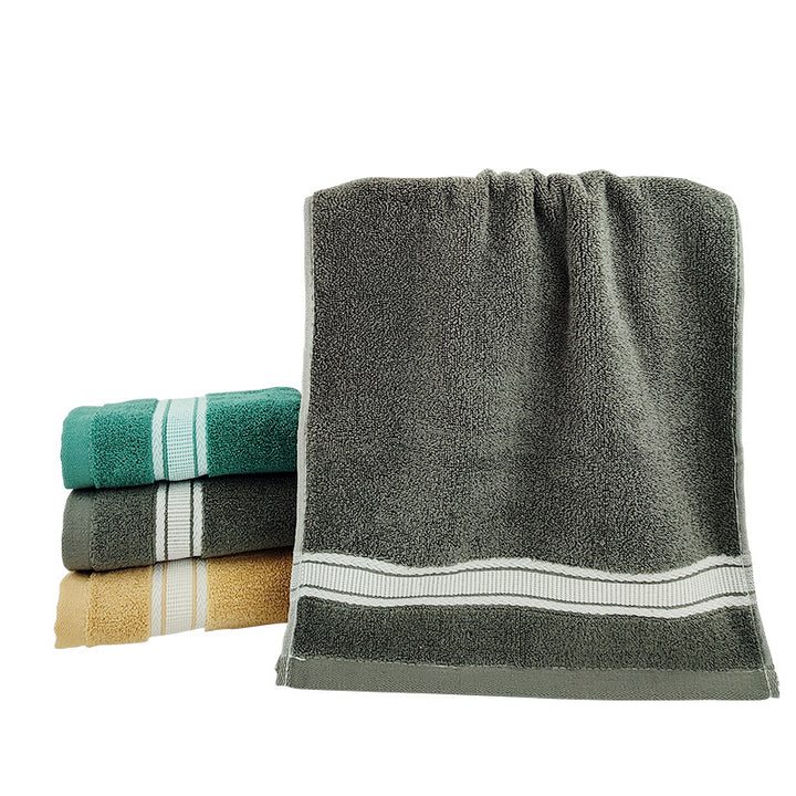 High-quality terry bath towel with elegant border. Skanto