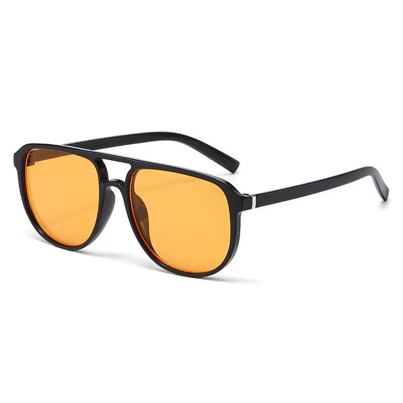 Dame moteriktig solbrille i elegant kvadratdesign Skanto