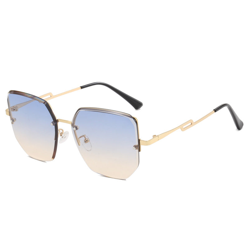 Dame geometrisk designer-solbrille med speilende linser Skanto