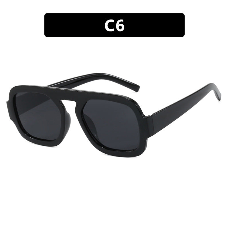 Dame moteriktig solbrille i moderne retro-stil Skanto