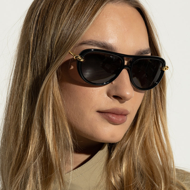 Dame Retro-solbrille med elegant ramme og polariserte linser Skanto