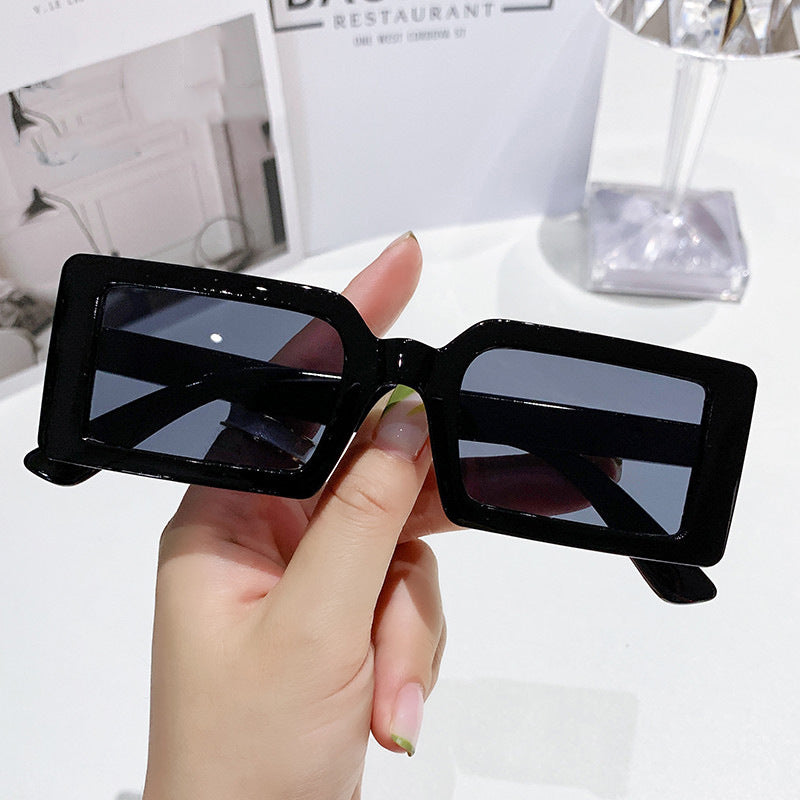 Dame trendy kvadratisk solbrille med polarisert glass Skanto