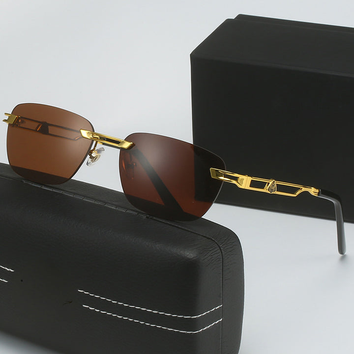 Dame Designer solbrille med elegant metallramme Skanto