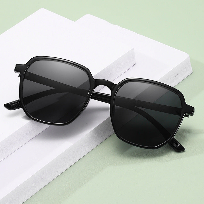 Dame firkantet solbrille med moderne ramme Skanto
