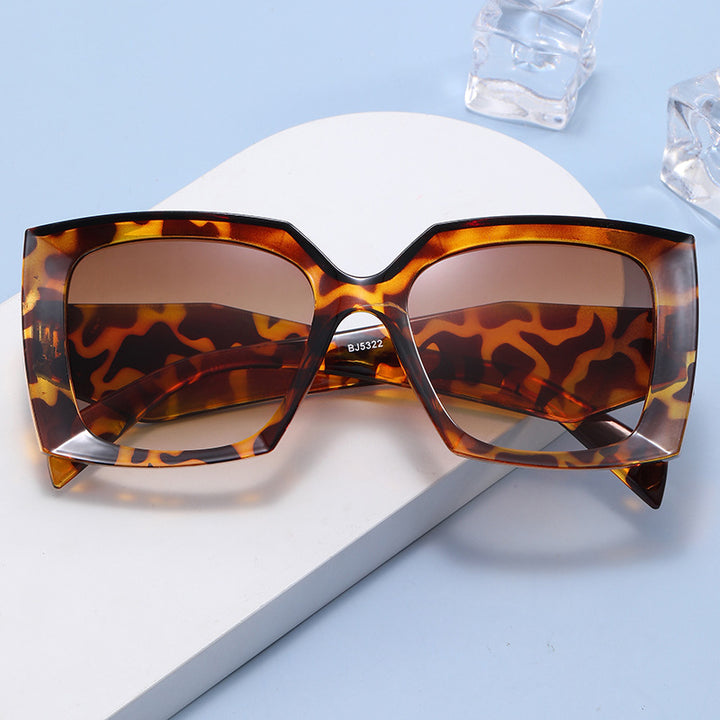 Damer Ekstraordinær Oversized-solbrille i moderne design Skanto