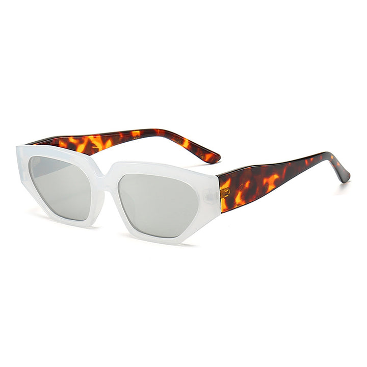 Dame Modisk solbrille i innovativ polygonal design Skanto