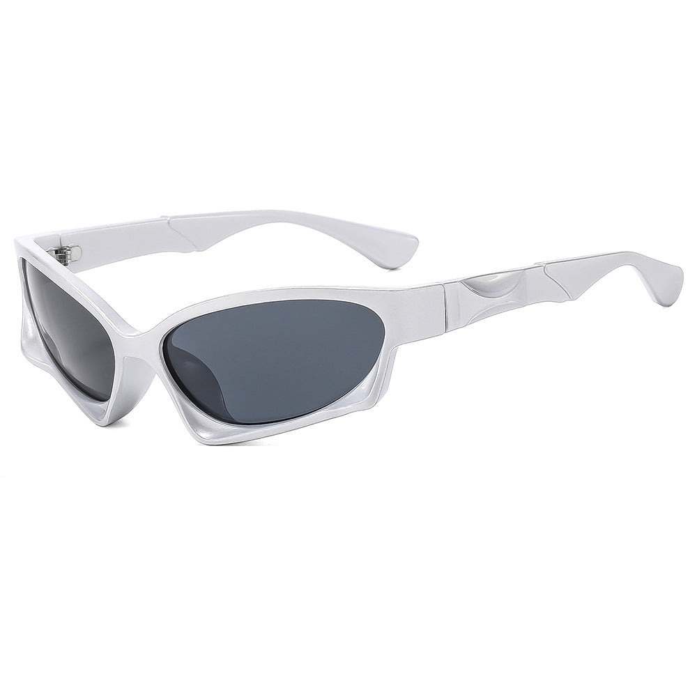 Dame sporty solbrille med moderne, aerodynamisk design Skanto