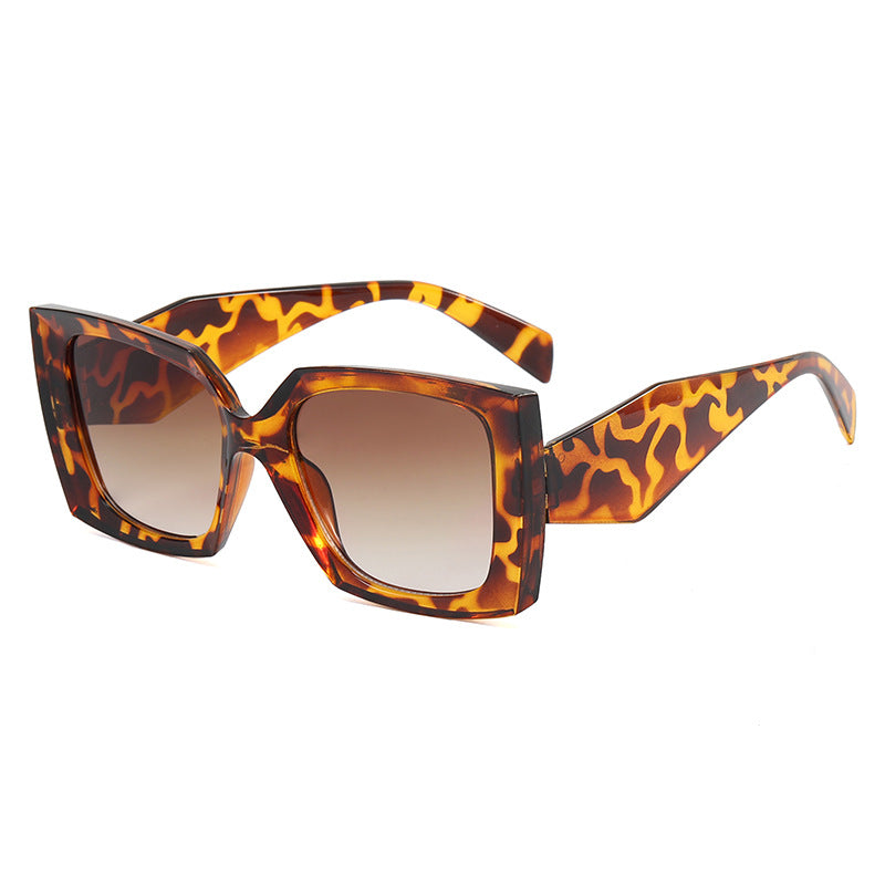 Damer Ekstraordinær Oversized-solbrille i moderne design Skanto