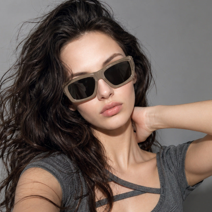 Damer oversized geometrisk solbrille med moderne ramme Skanto