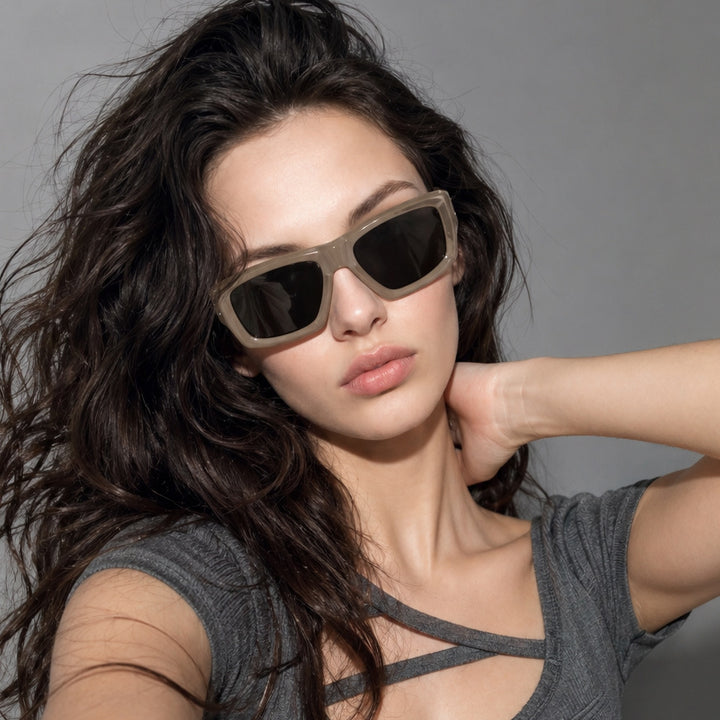 Damer oversized geometrisk solbrille med moderne ramme Skanto