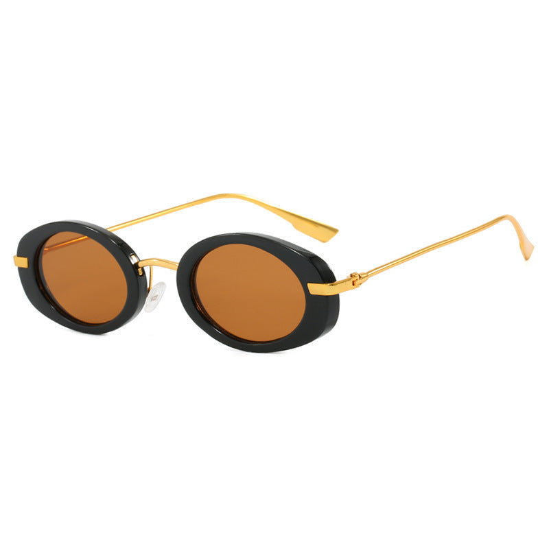 Dame moteriktig solbrille i elegant ovalt design Skanto