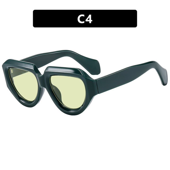 Dame moteriktig solbrille med unik, kvadratisk ramme Skanto