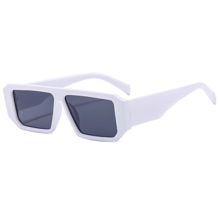 Dame moteriktig solbrille i iøynefallende geometrisk design Skanto