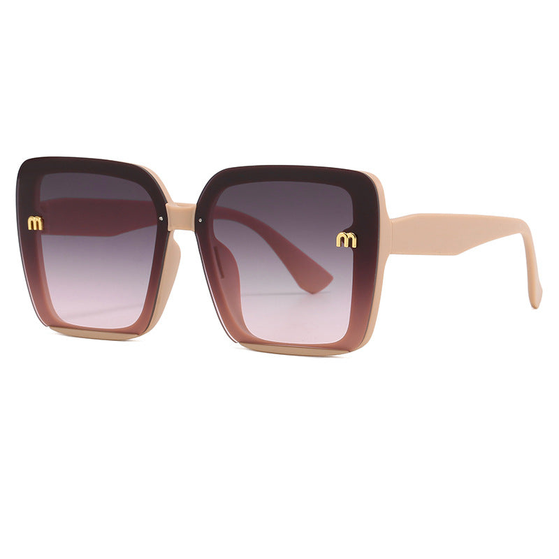 Dame oversized kvadratisk solbrille med elegant ramme Skanto