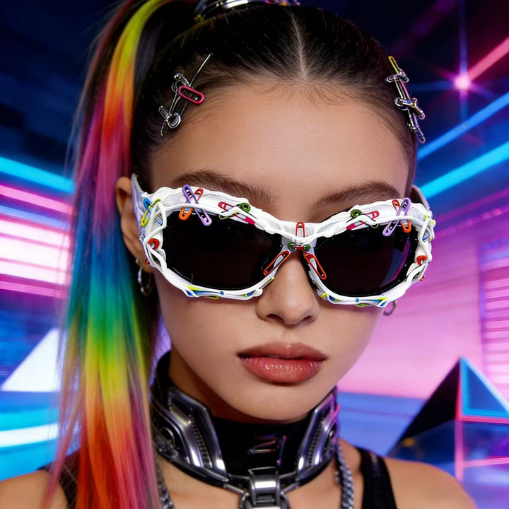 Dame kreativt statement-solbrille med iøynefallende design Skanto