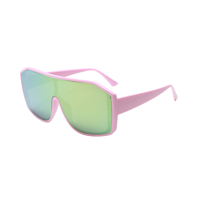 Dame oversized solbrille med robust ramme og stilig design Skanto