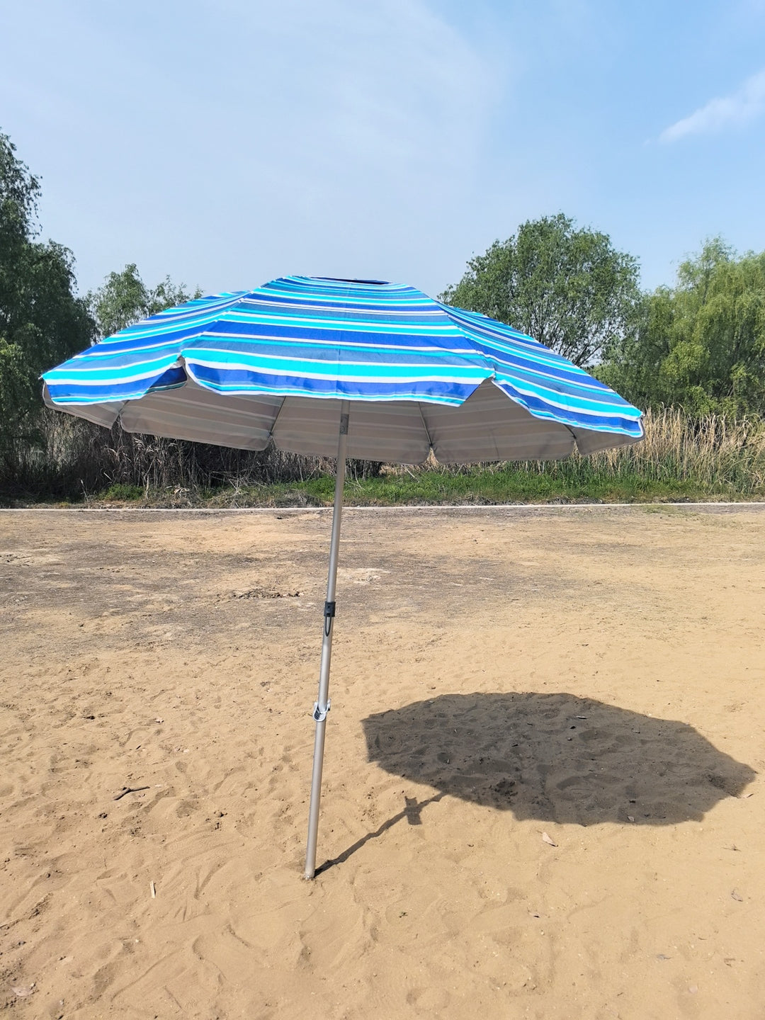 Dame stor solbeskyttelsesparasol med stabil konstruksjon Skanto