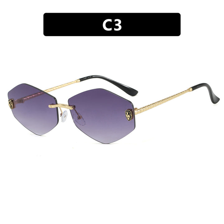 Dame geometrisk solbrille i moderne design med elegant metallramme Skanto