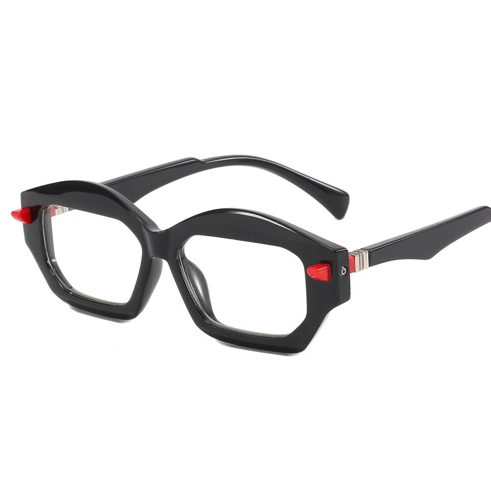 Damer moderne solbrille med iøynefallende ramme Skanto