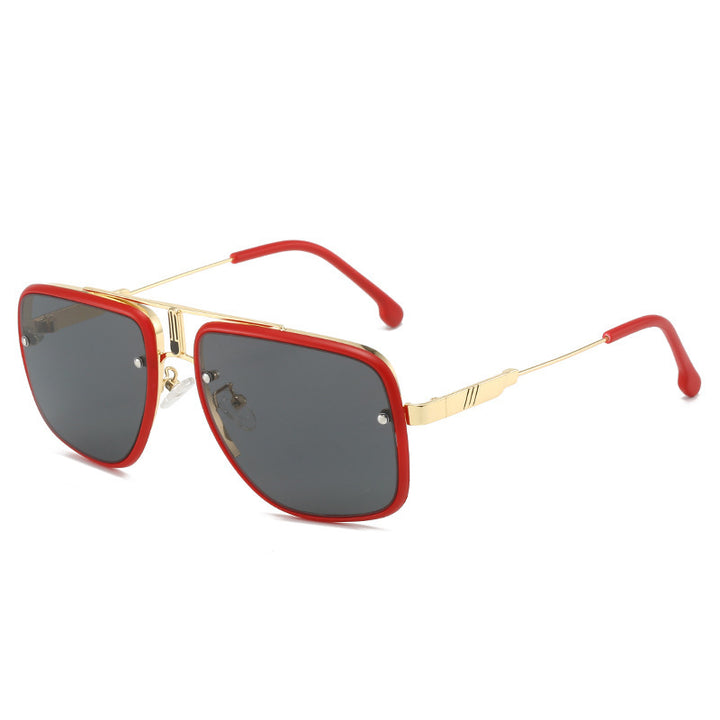 Dame moteriktig oversized solbrille med gull detaljer Skanto