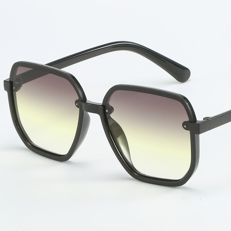 Dame geometrisk solbrille i moderne design Skanto