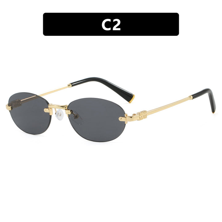 Dame moterimessig solbrille med oval ramme og elegante aksenter Skanto