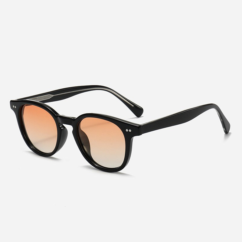 Dame Rund solbrille med stilfullt mønster og UV-beskyttelse Skanto