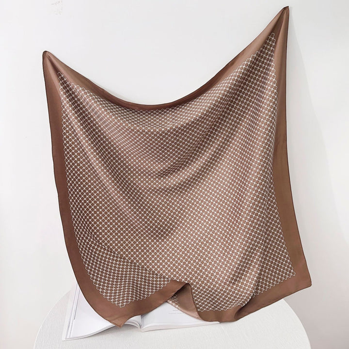 Dame silkesjal i elegant botanisk design Skanto