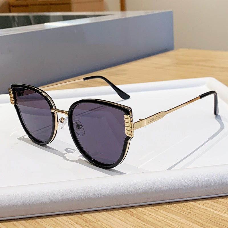 Damer Cat-Eye solbriller med elegante fremhevede linser Skanto