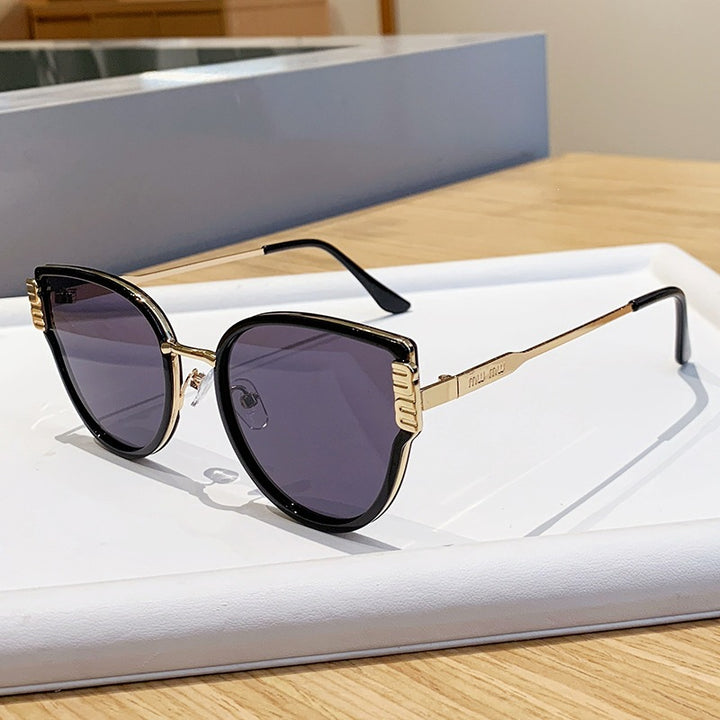 Damer Cat-Eye solbriller med elegante fremhevede linser Skanto