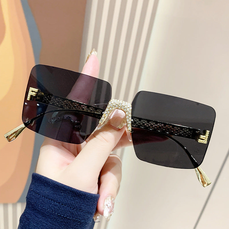 Dame ekstravagante heksagonal solbrille Skanto