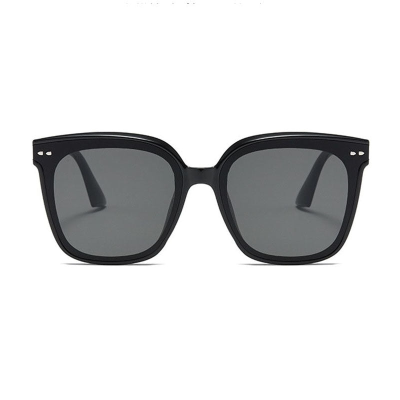 Dame oversized solbrille med moderne, kontrasterende design Skanto