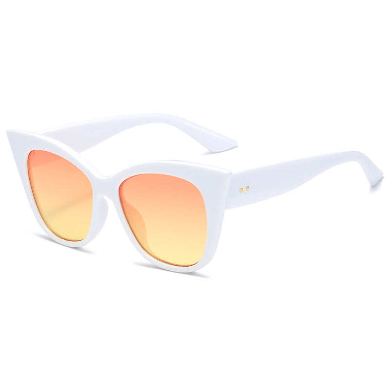 Dame ekstravagante Cat-Eye-solbriller med speilreflekterte linser Skanto
