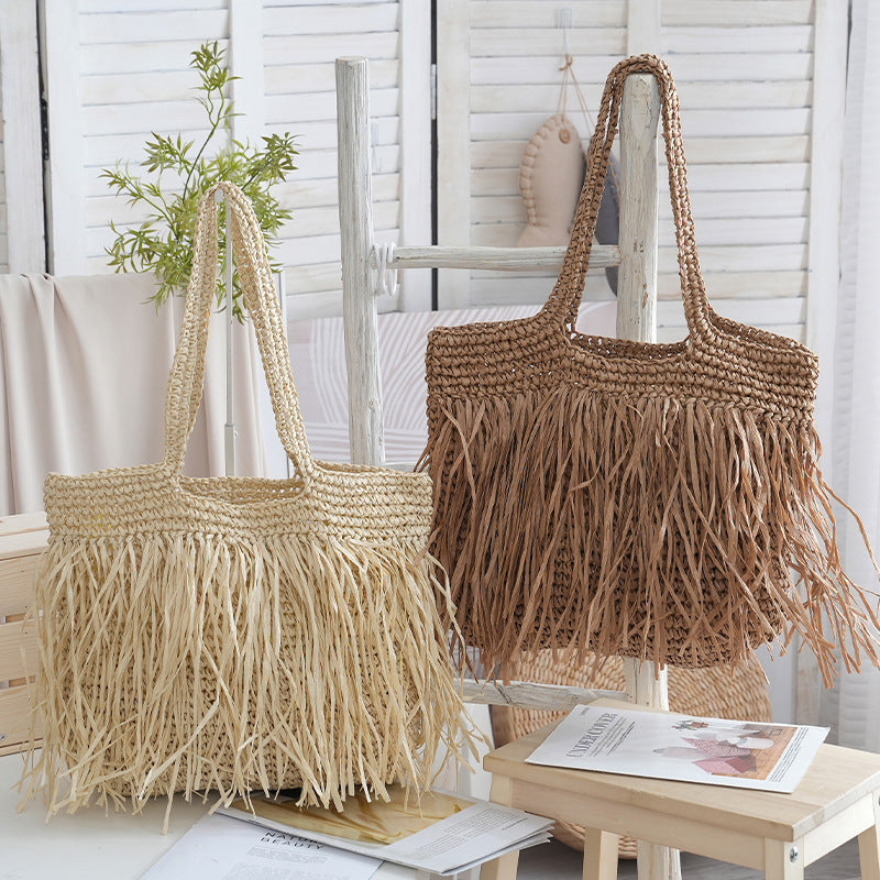 Håndlaget strandveske med fransete design Skanto