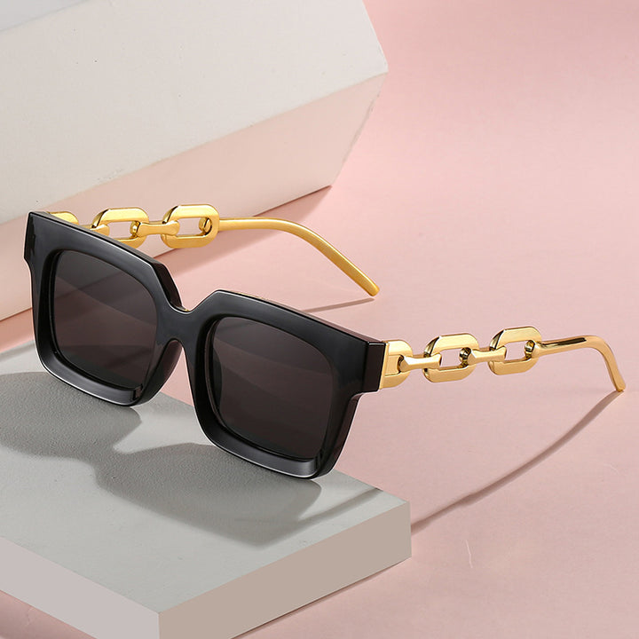 Dame moteriss solbrille med unikt kjedeelement Skanto