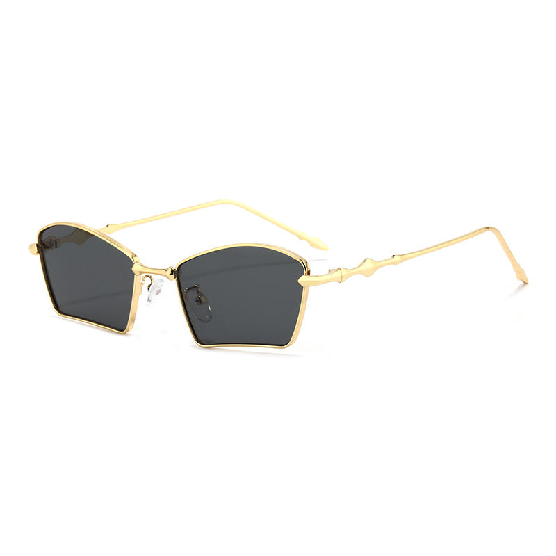 Dame trendy solbriller med geometrisk ramme og gradientlinser Skanto