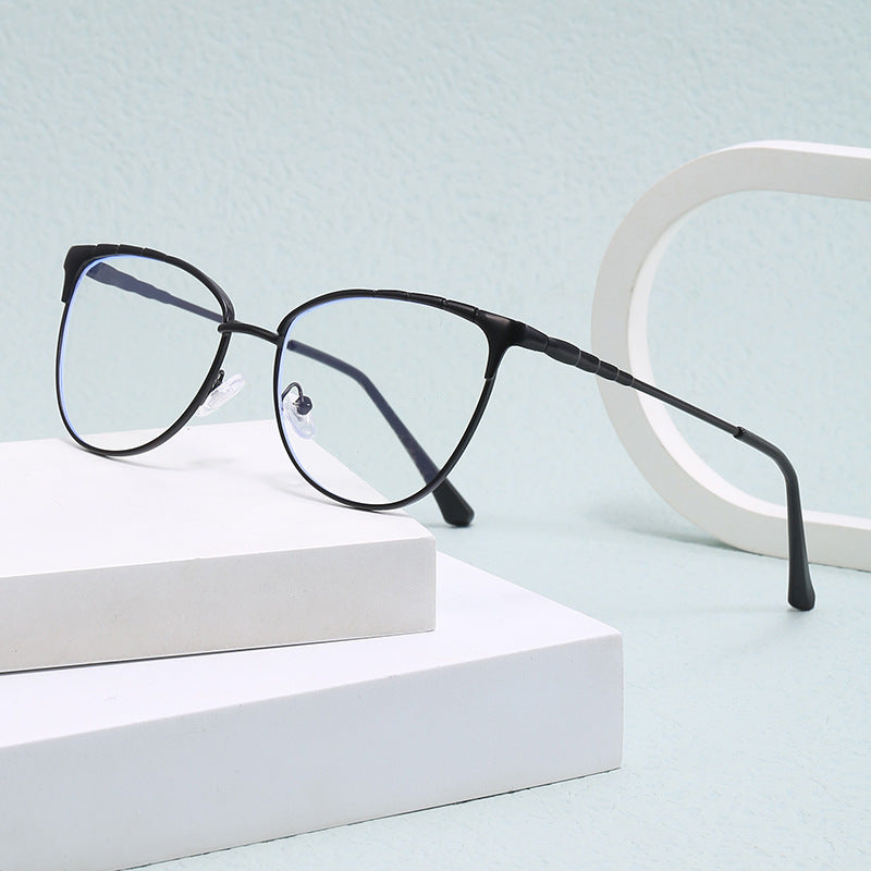 Dame Cat-Eye briller med fine metallakenter Skanto