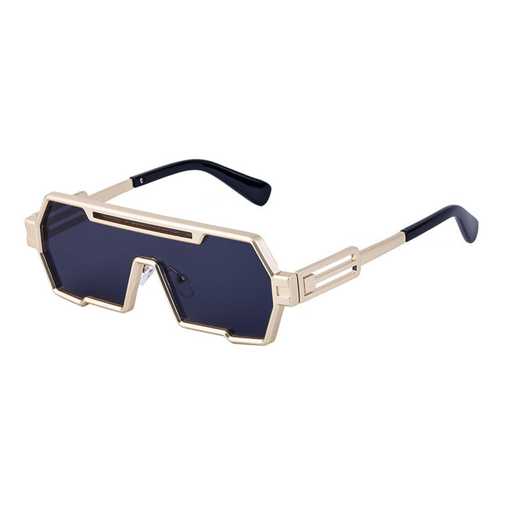 Dame motorisert solbrille i futuristisk design med bred ramme Skanto